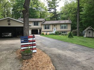 10955 Tall Oak Ct, Waupaca, WI 54981