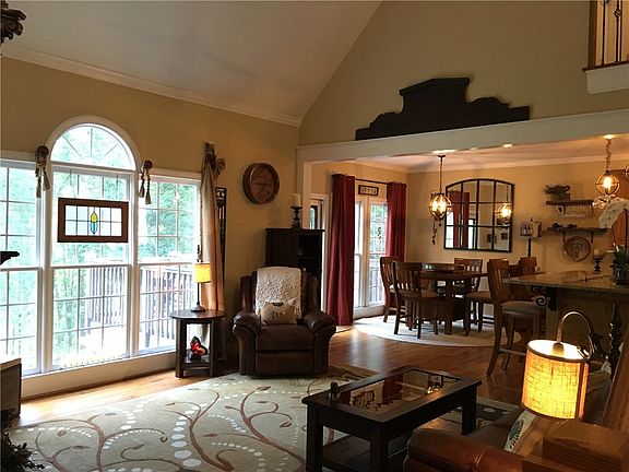 4th image of 542 Wintergreen Way