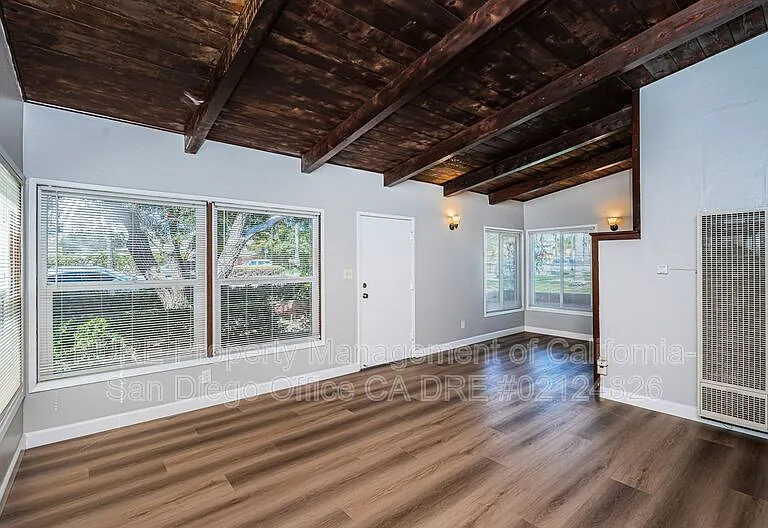 1053 Grand Ave — Photo 4