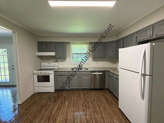 110 Elm Rd — Photo 4
