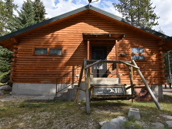 45 River Ln, Cody, WY 82414