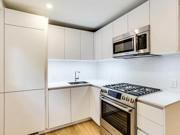 Unit 102, Luxury kitchen with integrated appliances
