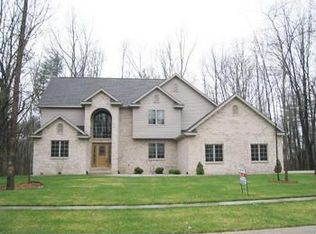 5203 Hollyberry Dr, Midland, MI 48642