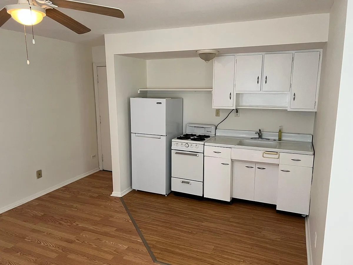 Building Photo - 1522 Sutton Ave #6