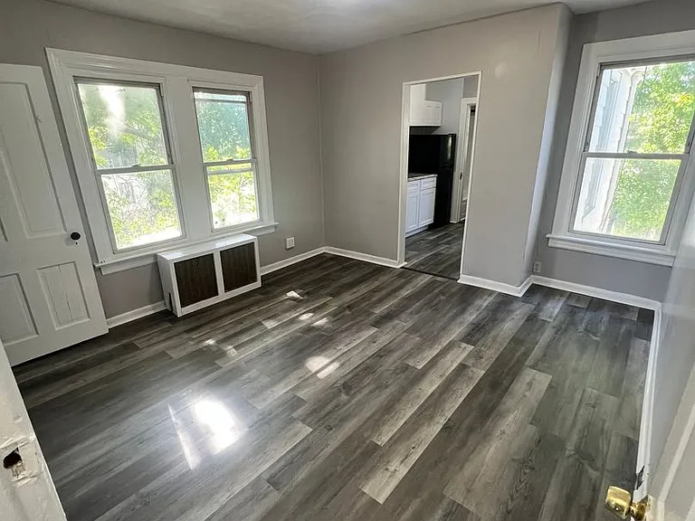403 Cummings Ave — Photo 2