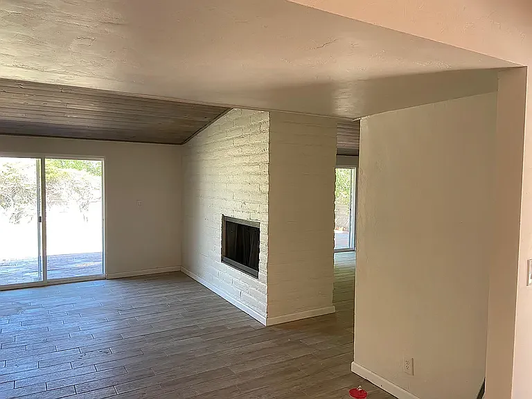 5215 E 8th St — Photo 6