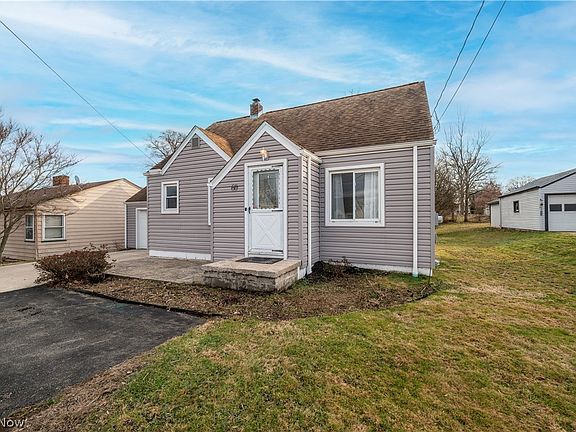 3rd image of 60 Renee Dr