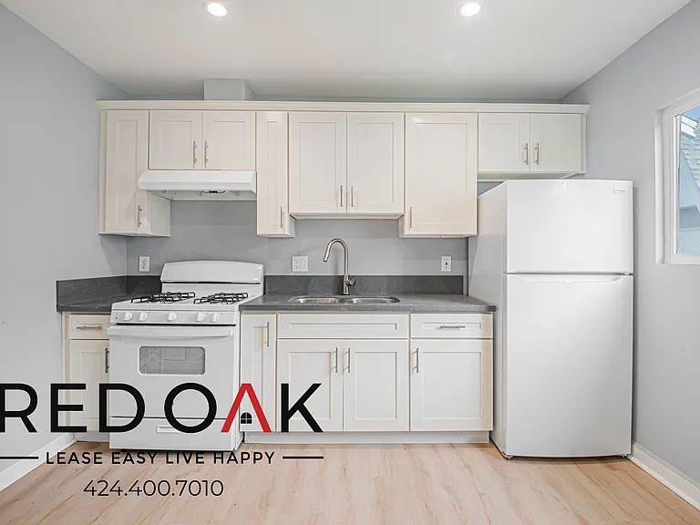 923 W 75th St #927-3/4 — Photo 8