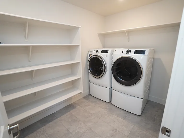 245 E Caldera St — Photo 46