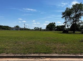 W 10th St #1-5, Elk City, OK 73644