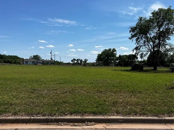 W 10th St #1-5, Elk City, OK 73644