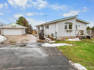 9416 Kemman Rd, Hebron, IL 60034