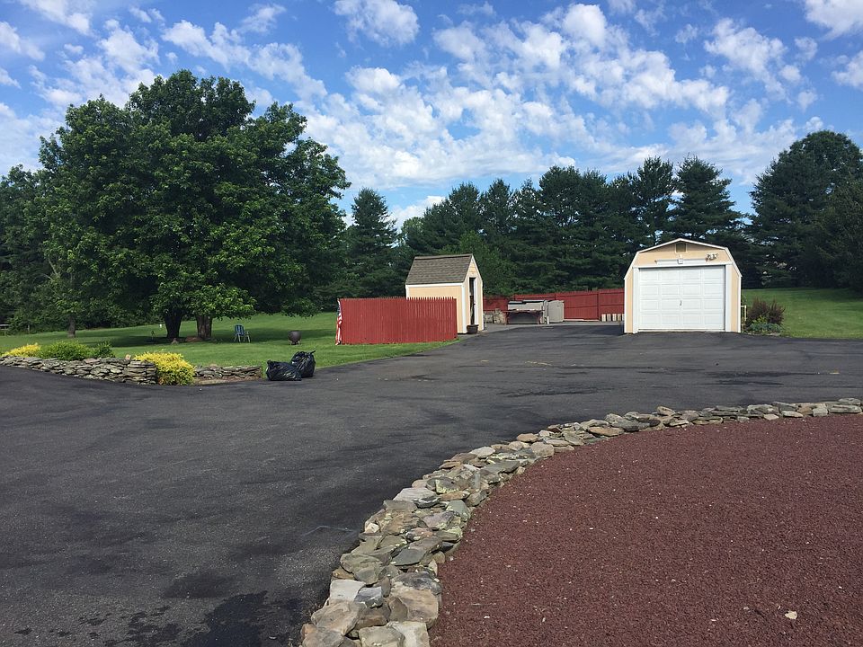 2nd image of 23 Roosevelt Rd