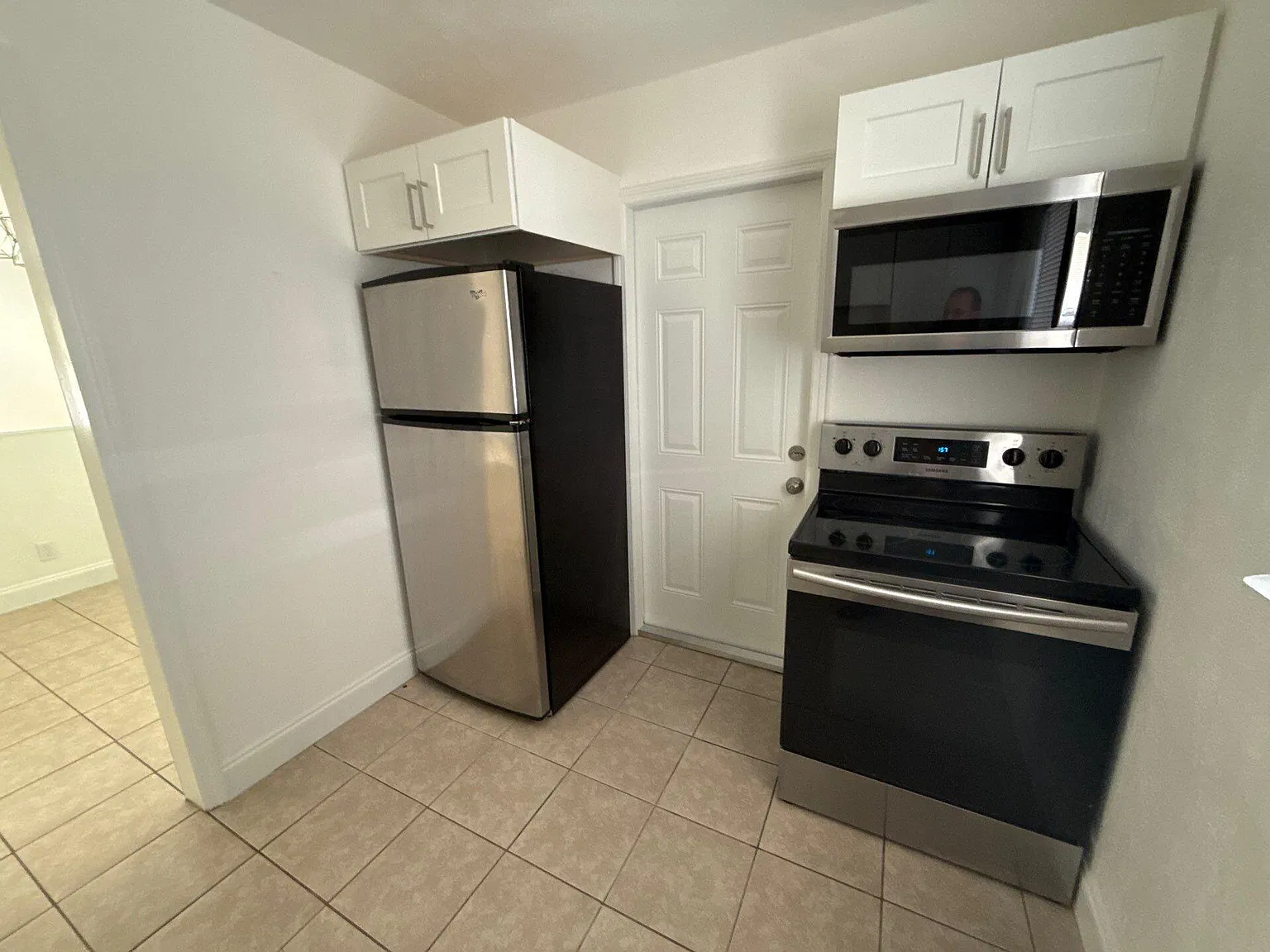 2 bed, 1.0 bath, 868 sqft, $2,000 — Photo 2
