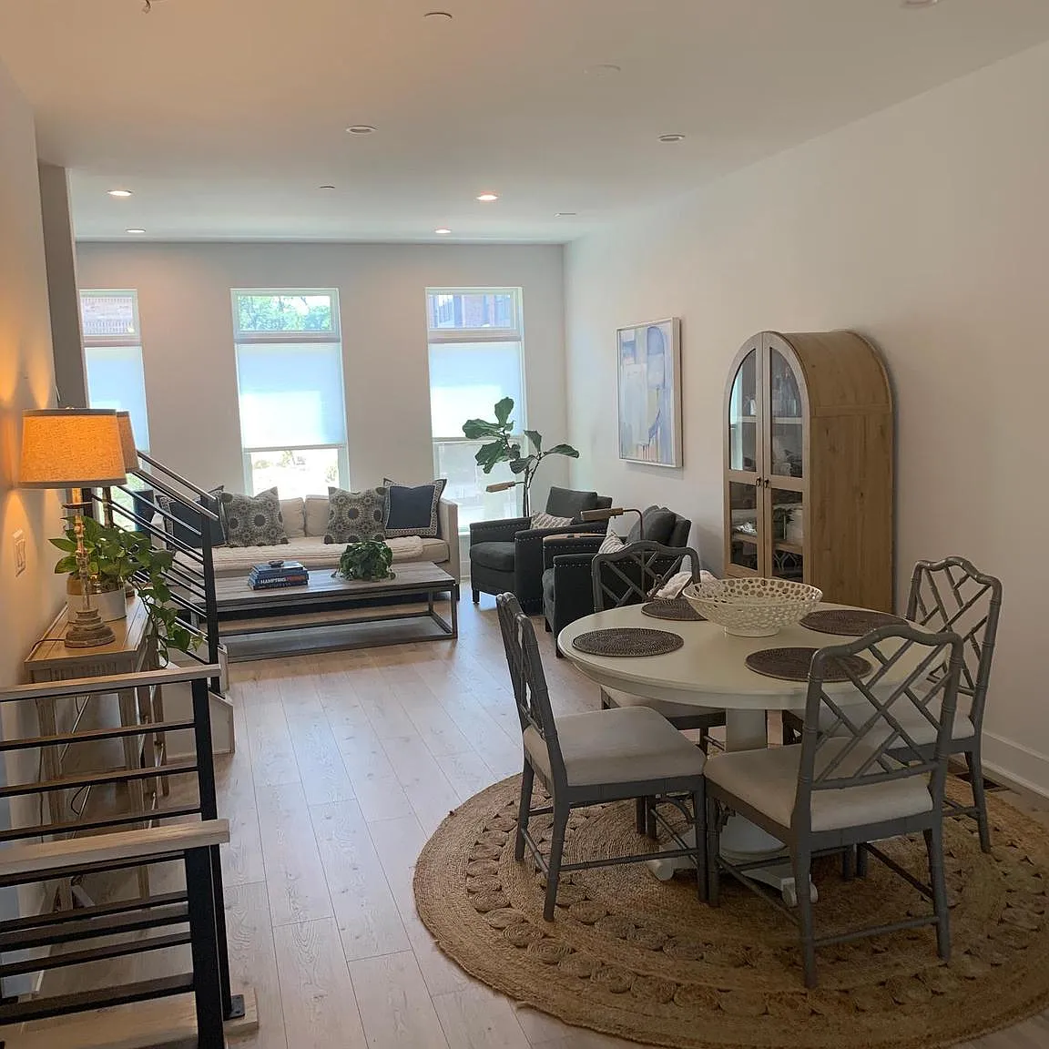 3 bed, 3.5 bath, 1690 sqft, $5,495 — Photo 3