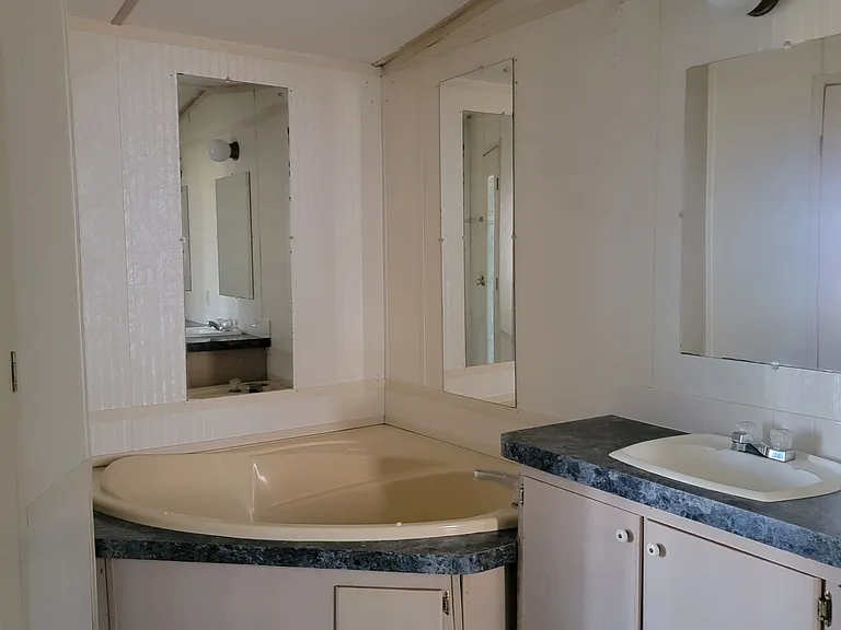 926 Hollywood Dr #7 — Photo 11