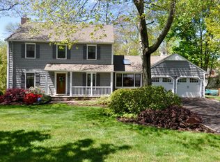 49 Wychwood Rd, Livingston, NJ 07039