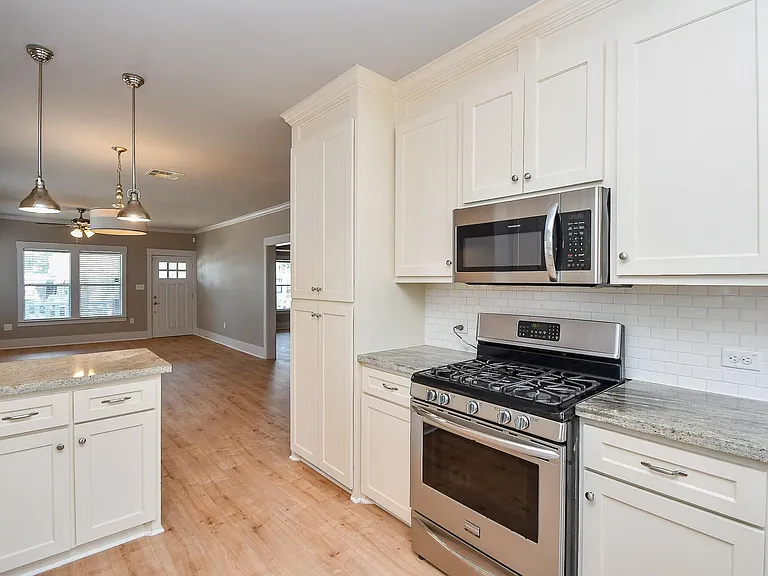 1307 Walton St — Photo 11
