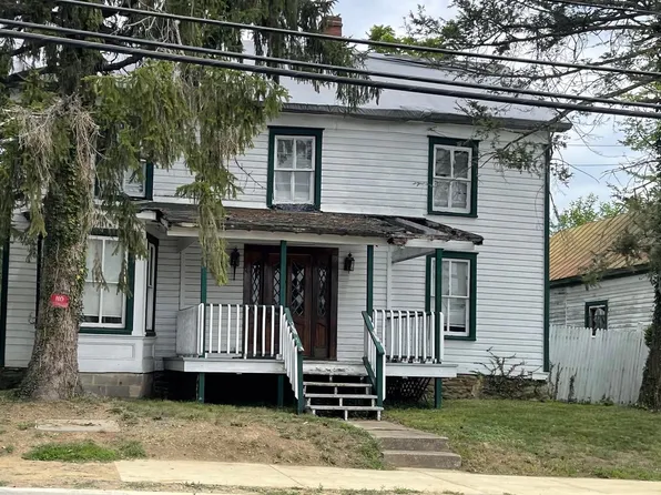 8328 W Main St, Marshall, VA 20115