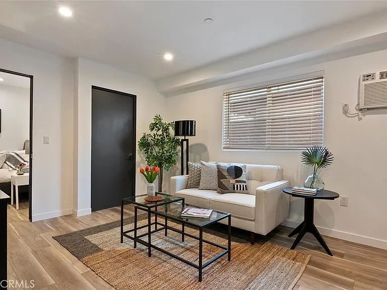 13538 Vanowen St #5 — Photo 7