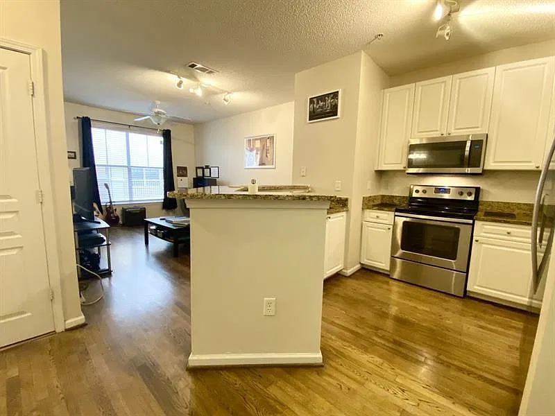 1 bed, 1.0 bath, 648 sqft, $1,450 — Photo 4