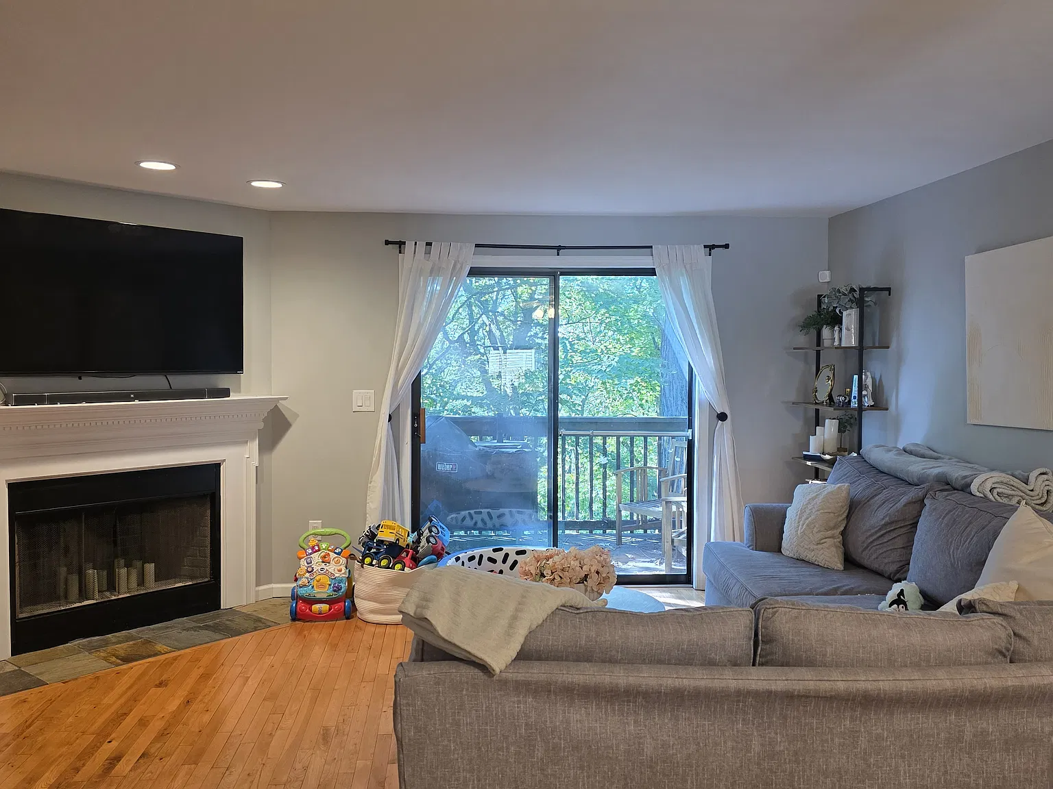 2 bed, 1100 sqft, $2,300 — Photo 4