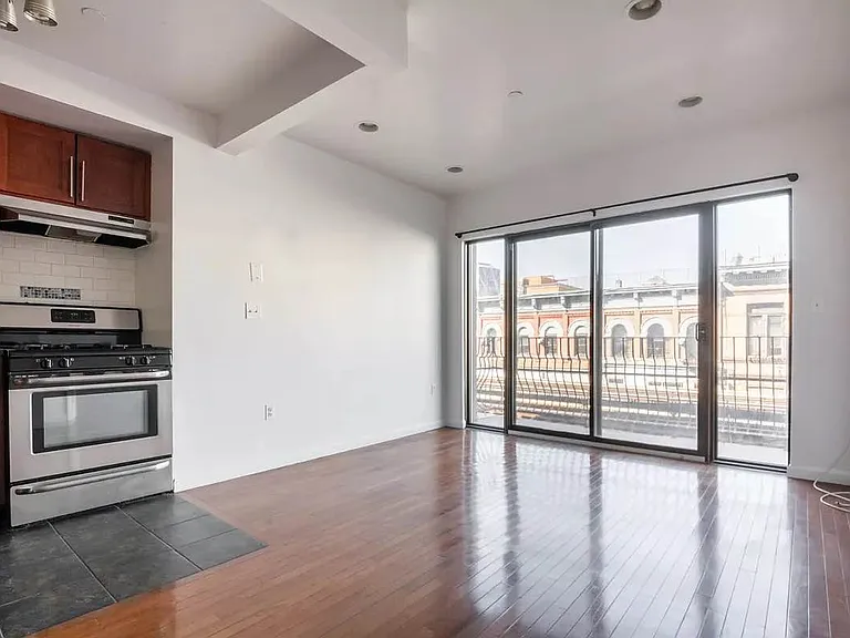 1086 Broadway #602 — Photo 2