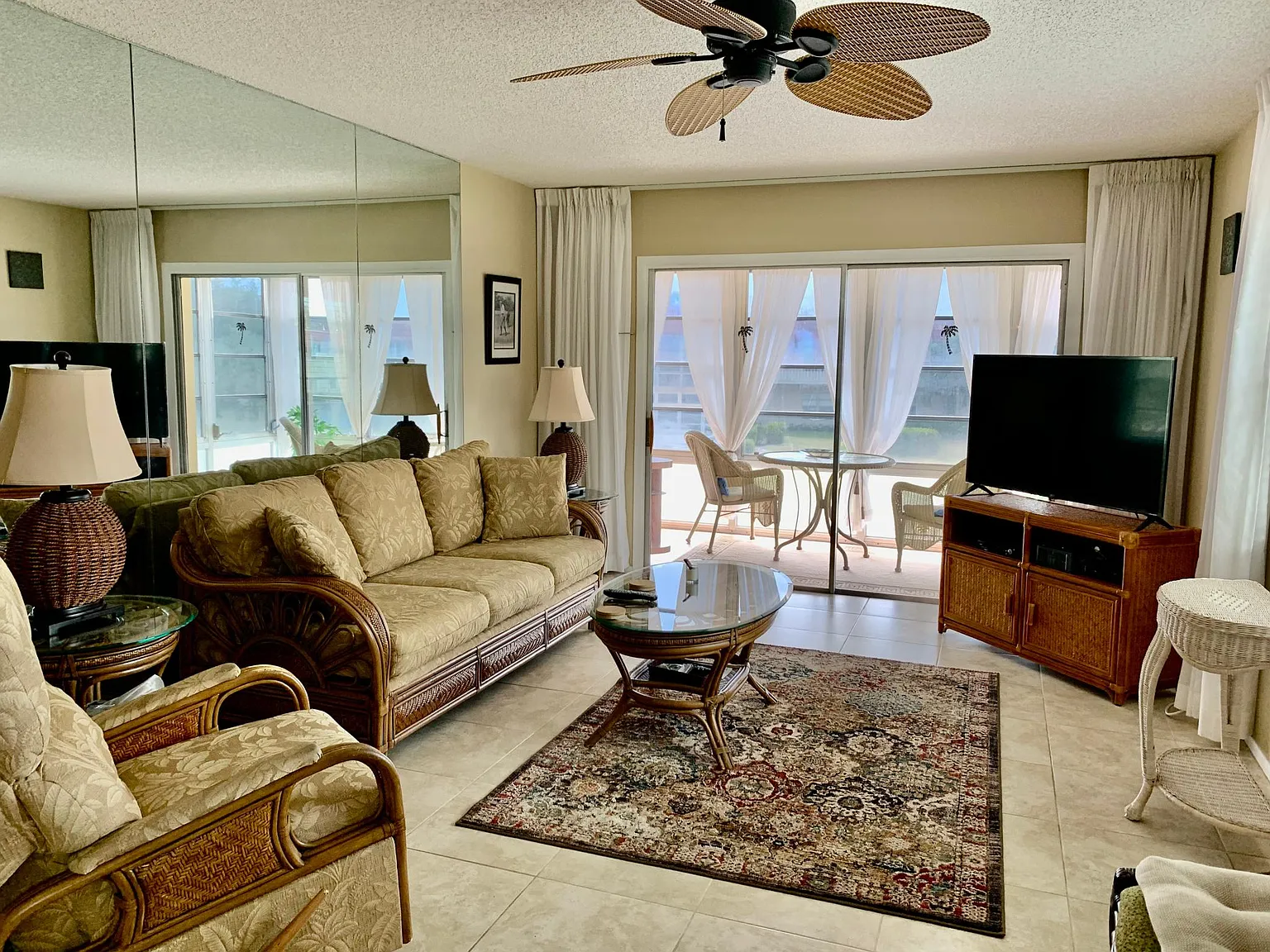 2 bed, 1000 sqft, $1,650 — Photo 1
