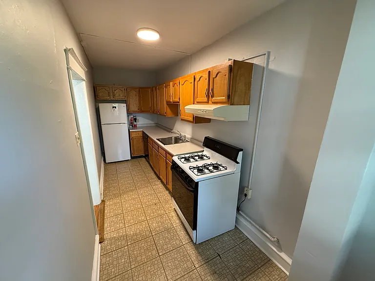 216 S Carol Blvd — Photo 13