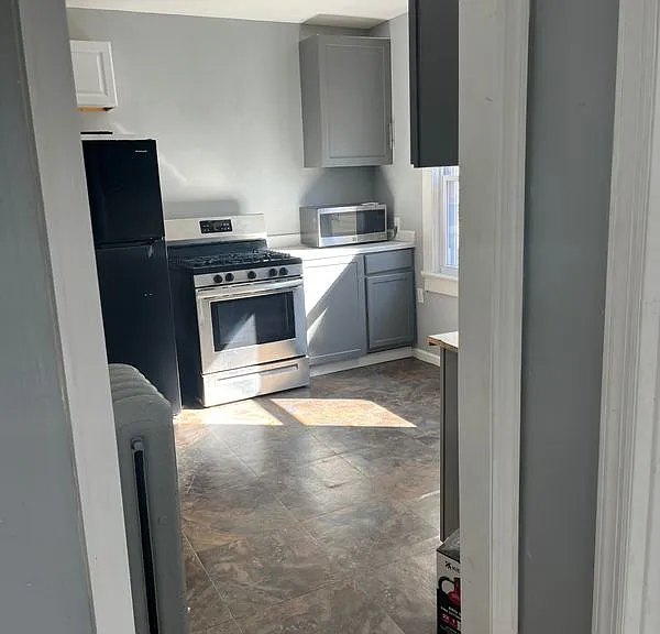 19 Cottage Pl #2 — Photo 4