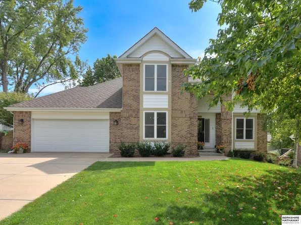 16561 Oak St, Omaha, NE 68130