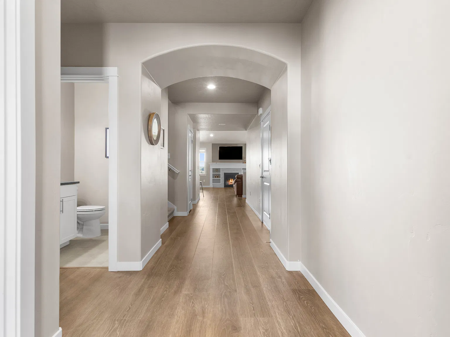 4 bed, 2.5 bath, 2578 sqft, $4,000 — Photo 3