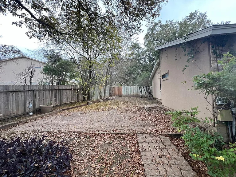 8423 Timber Ml — Photo 13