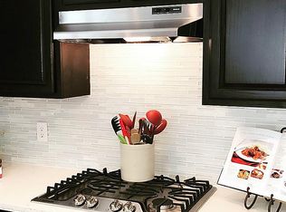 11 Whisper Wind Pl, Spring, TX 77382