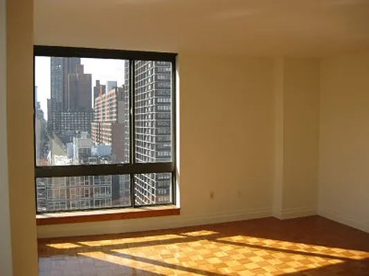 Rented by Classic Marketing- 530 Park1 | media 43