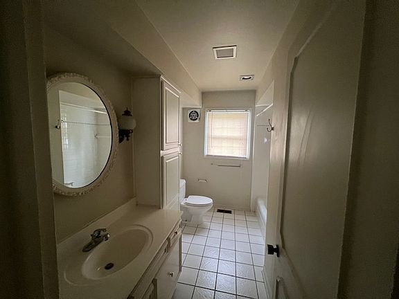 4th image of 401 Cardinal Dr #1A