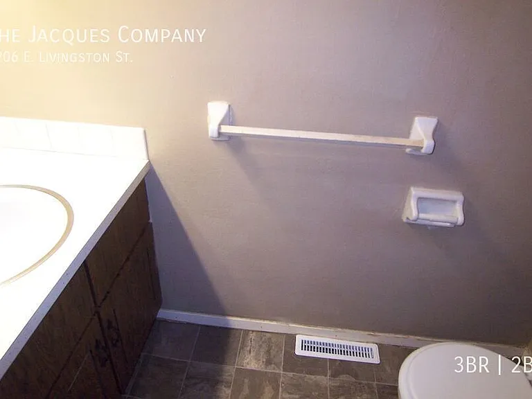 2206 E Livingston St — Photo 3
