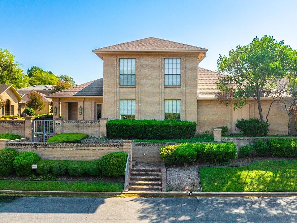 1st image of 17 Palisades Blvd