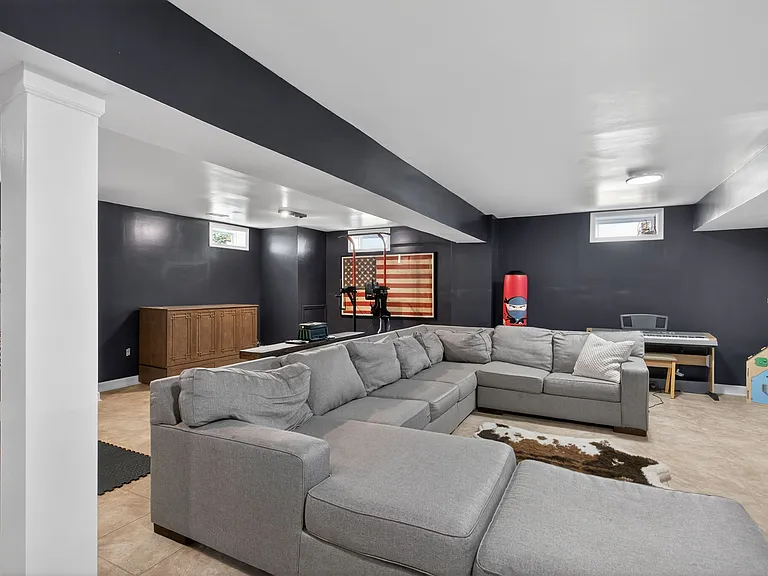 403 Holloway Dr — Photo 32