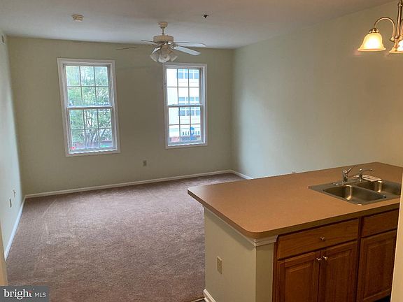 5th image of 152 Bridge St APT B