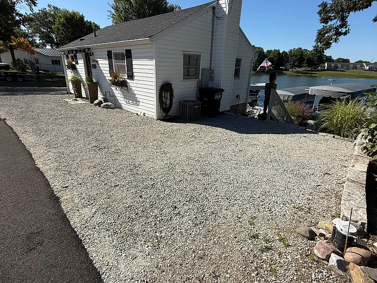 320 Bernice Ave — Photo 26