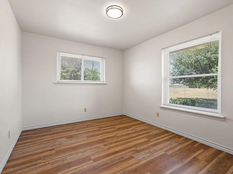 12869 FM 1385 — Photo 25
