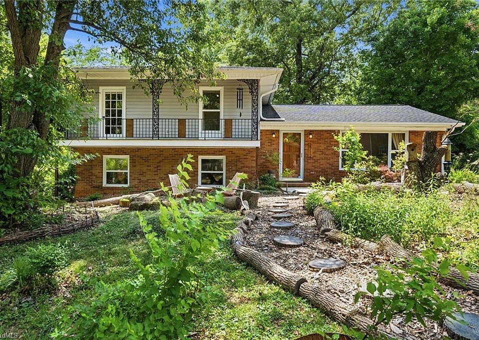 1st image of 2712 London Ln