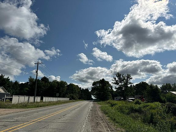 4th image of 16778-5 Mile Rd