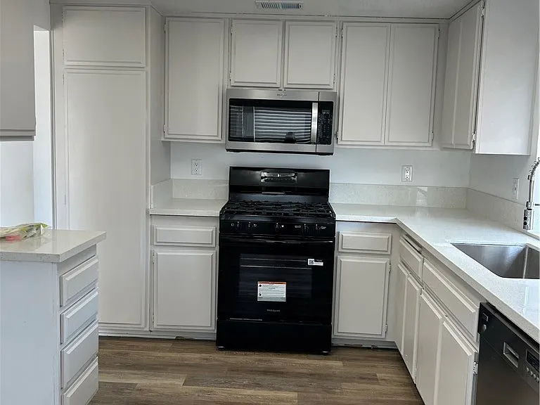 28224 Bay Ave — Photo 6