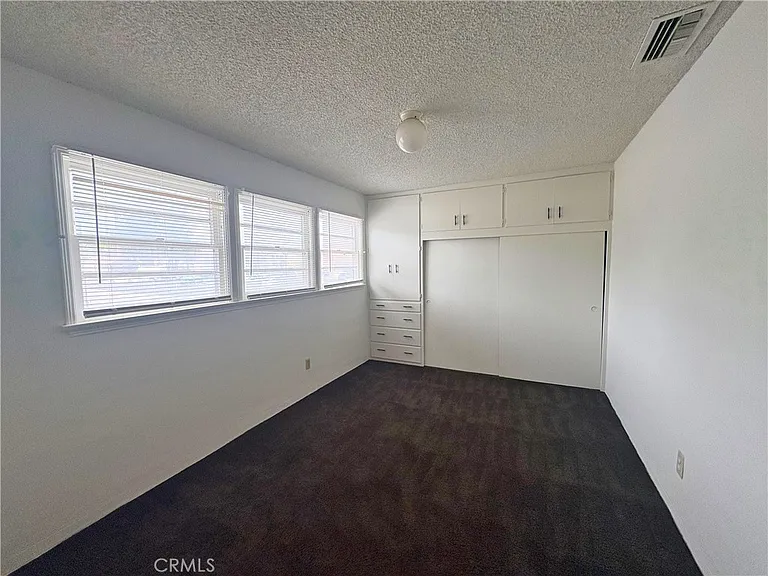 216 W D St — Photo 11