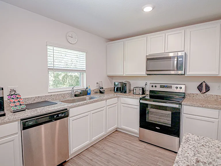 695 Bay Leaf Dr #MAIN — Photo 4