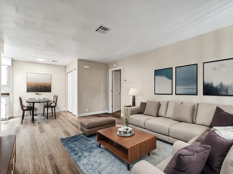 317 W Hononegh Dr #7 — Photo 1