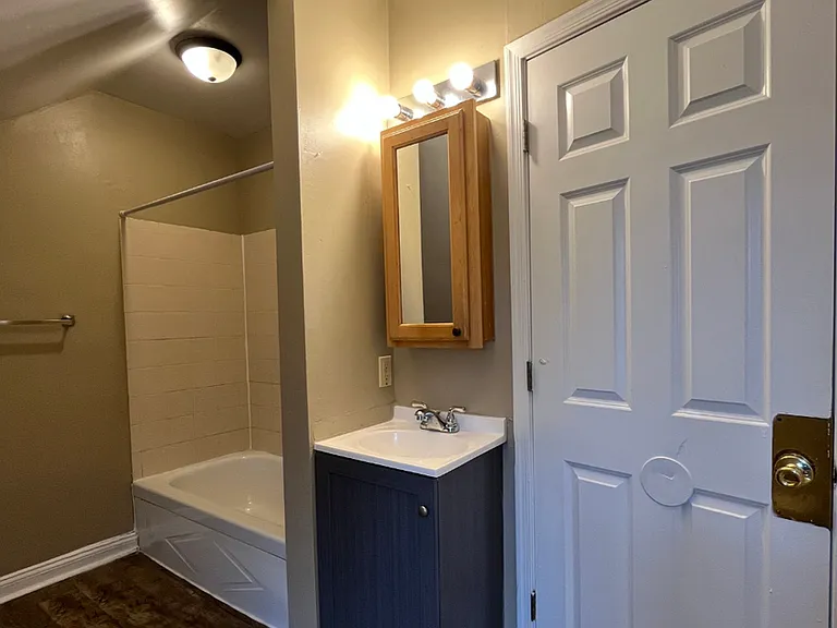 880 Wilson Avenue — Photo 7