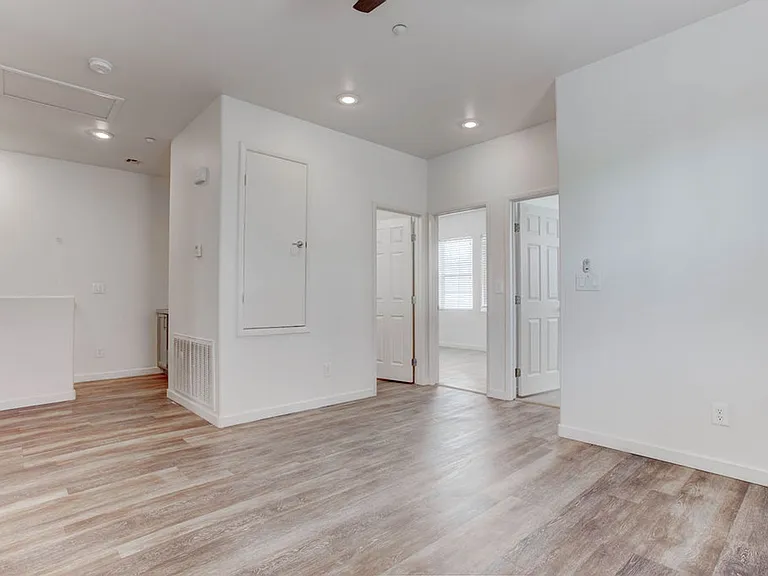 2049 Rockburne St — Photo 16